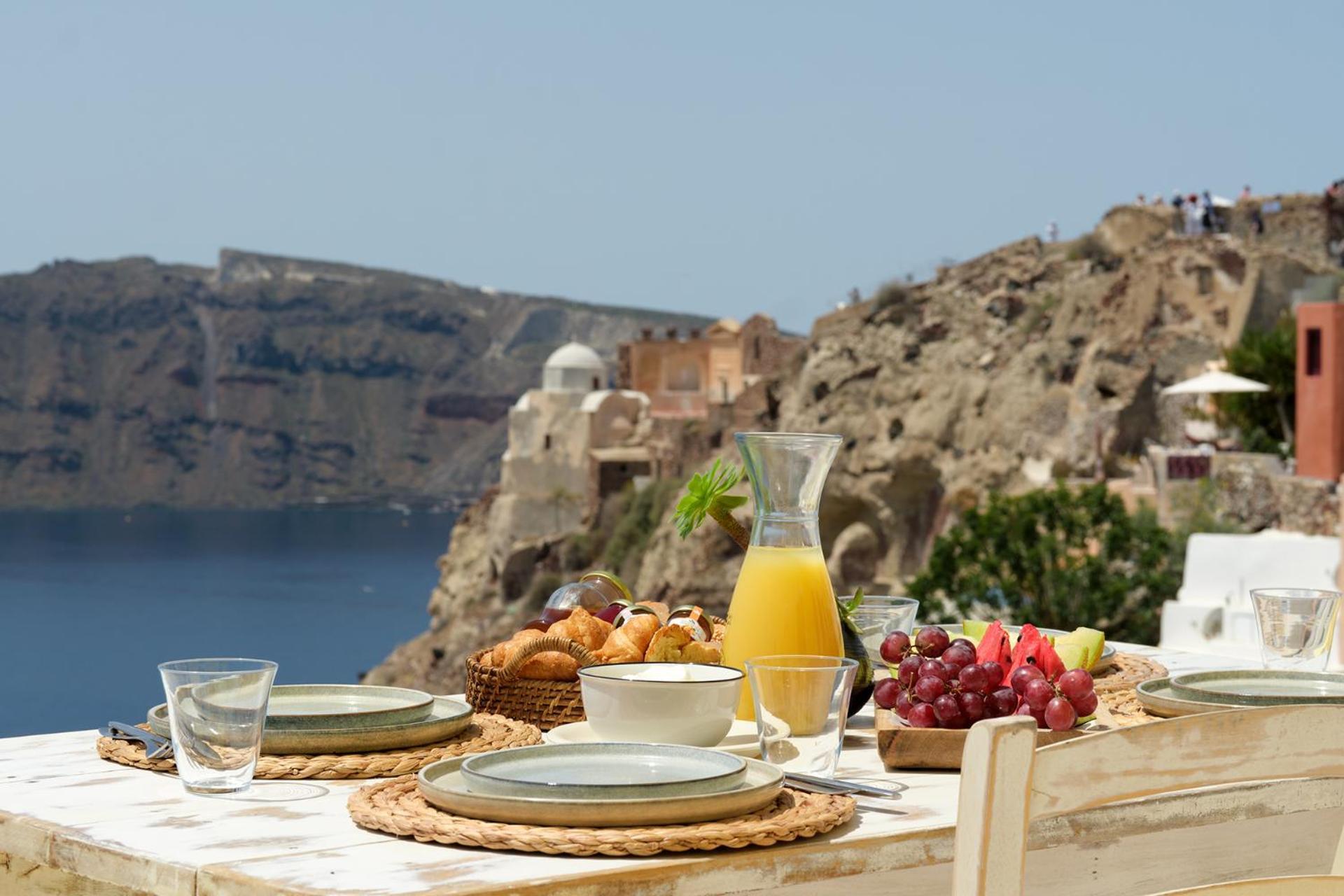Ilivatos - Elegant Villa On The Caldera'S Edge Oía Eksteriør billede