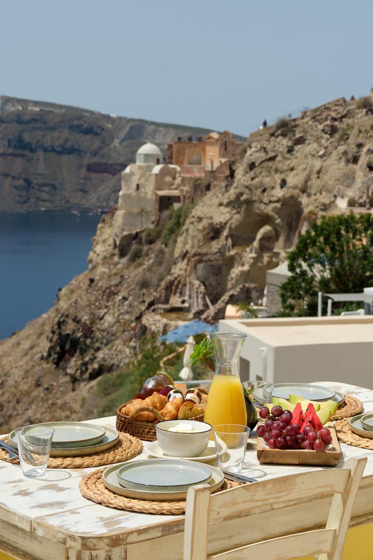 Ilivatos - Elegant Villa On The Caldera'S Edge Oía Eksteriør billede